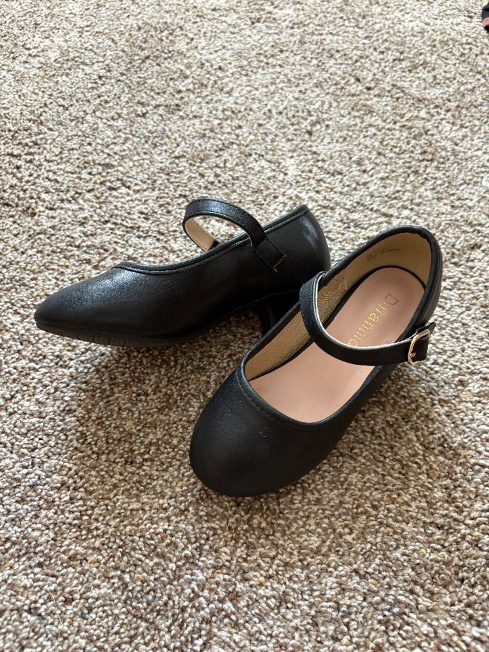 Girls black dance shoes (folklorico or other) size 11